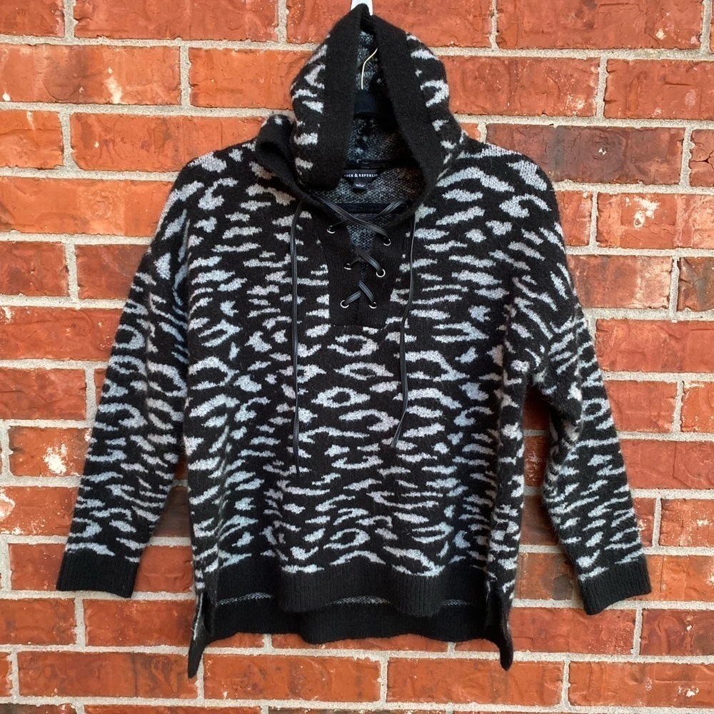 Rock & Republic Womens Large Gray Zebra Animal Printed Hooded Cropped Sweater